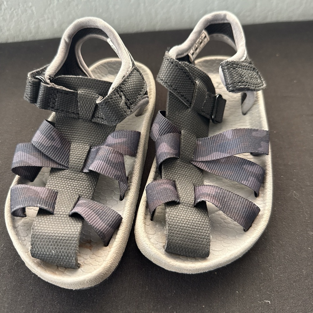 Carters Kids navy camo Sandals size 7